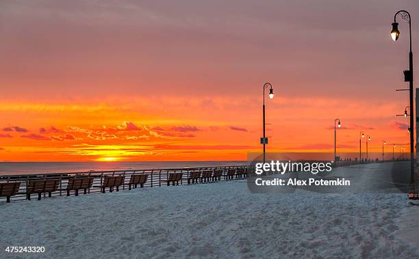 tramonto sulla spiaggia - long beach new york foto e immagini stock