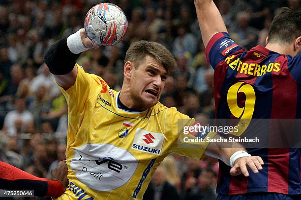 Julen Aguinagalde Akizu of Kielce throws the ball during the "VELUX EHF FINAL4" semi final match FC Barcelona and KS Vive Tauron Kielce at Lanxess...