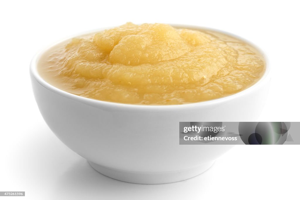 Bianco piatto in ceramica di Salsa di mele su bianco.