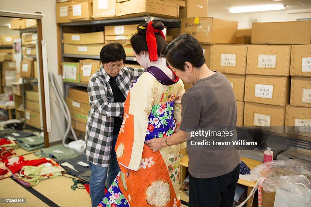 Samurai Film Studio Turns Into Edo Period Bar