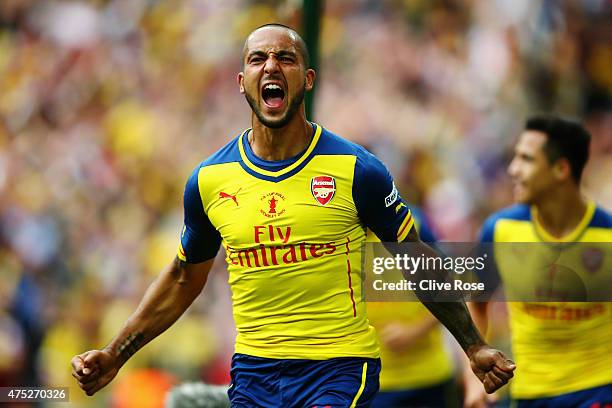 Arsenal O2 Walcott Walcott Photos and Premium High Res Pictures - Getty Images