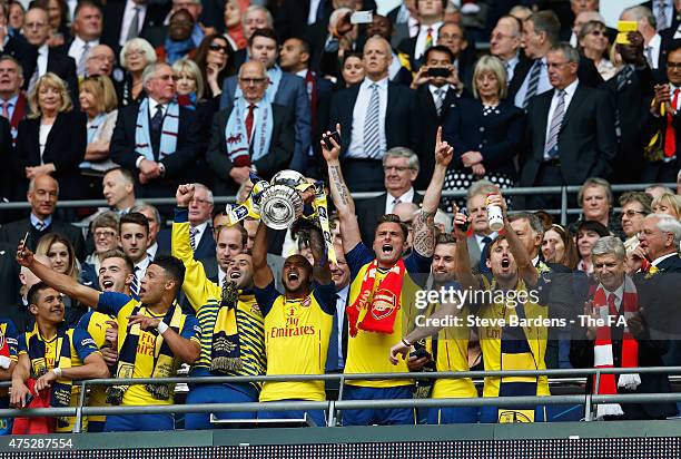 Arsenal O2 Walcott Steve Walcott Photos and Premium High Res Pictures - Getty Images