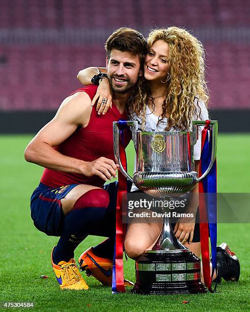 Gerard Pique of FC Barcelona and Shakira pose with the trophy after FC Barcelona won the Copa del Rey Final match against Athletic Club at Camp Nou...