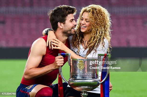 Gerard Pique of FC Barcelona and Shakira pose with the trophy after FC Barcelona won the Copa del Rey Final match against Athletic Club at Camp Nou...