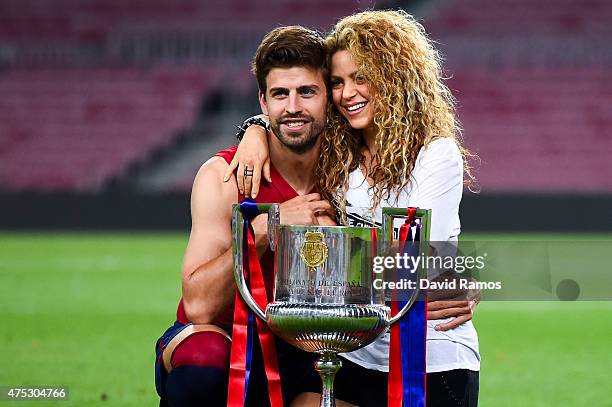 Gerard Pique of FC Barcelona and Shakira pose with the trophy after FC Barcelona won the Copa del Rey Final match against Athletic Club at Camp Nou...