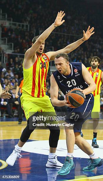 Dusko Savanovic, #20 of Anadolu Efes Istanbul competes with Bostjan Nachbar, #34 of FC Barcelonain action during the 2013-2014 Turkish Airlines...