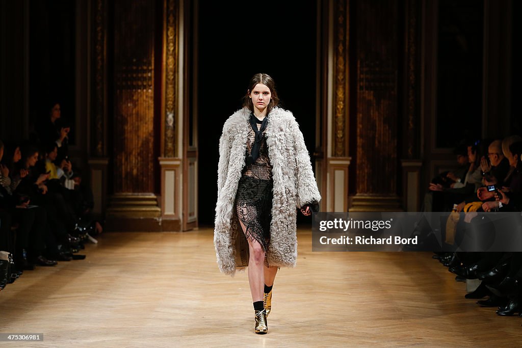 Sharon Wauchob : Runway - Paris Fashion Week Womenswear Fall/Winter 2014-2015