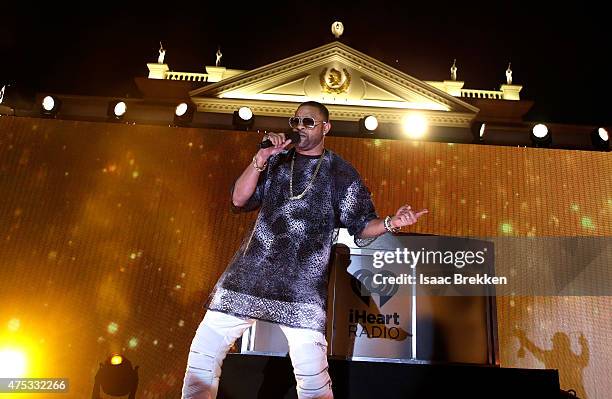 Singer Shaggy performs onstage during The iHeartRadio Summer Pool Party at Caesars Palace on May 30, 2015 in Las Vegas, Nevada.