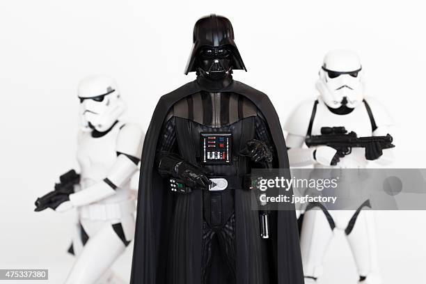 darth vader” und stormtroopers"" - star wars kunstwerkname stock-fotos und bilder