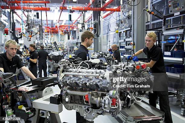 Germany Engine M157 55l V8 Biturbo Engine Photos and Premium High Res Pictures - Getty ...