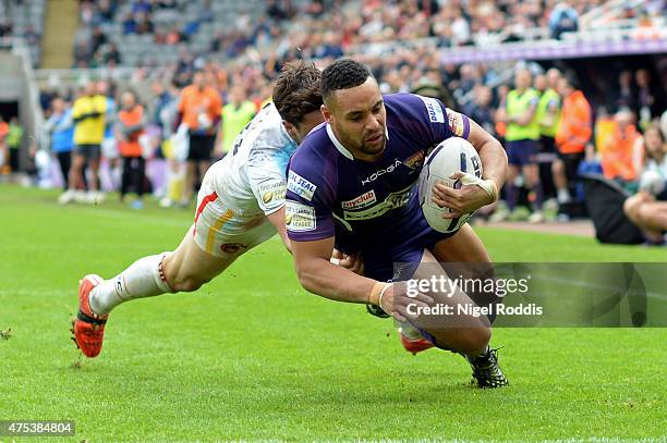 Jodie Broughton of Huddersfield Giants scores a try during the Super League match between Catalans Dragons and Huddersfield Giants at St James' Park...