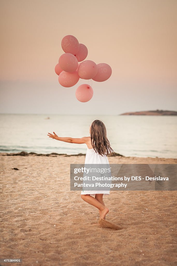 Running with ballons on the beach