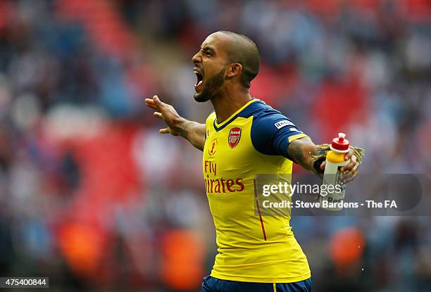 Arsenal O2 Walcott 200 Victor Walcott Stock Photos, High-Res Pictures, and Images - Getty ...
