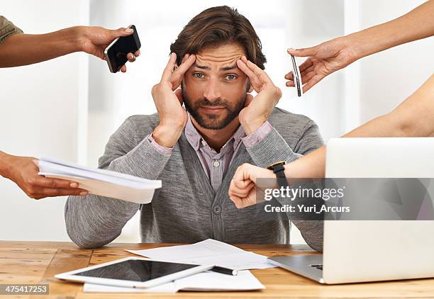 nadie burbuja de a una pastilla de cabeza a la fiesta? - stress fotografías e imágenes de stock