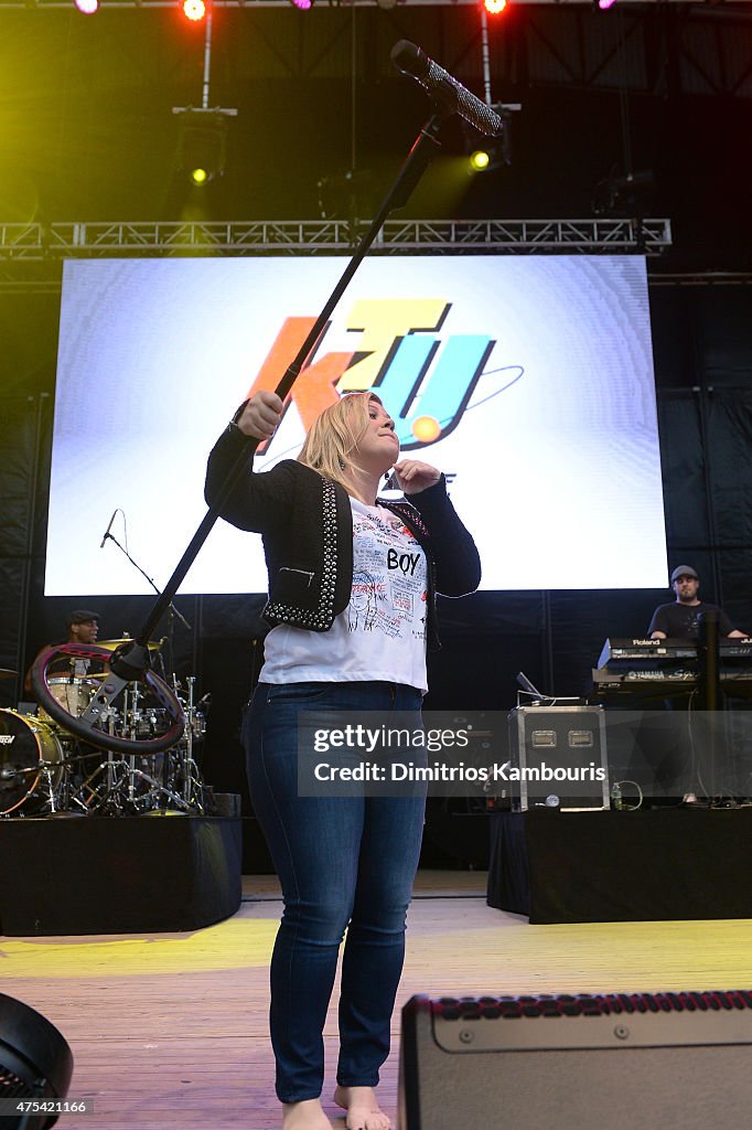 Kelly Clarkson performs at 103.5 KTU's KTUphoria 2015 at Nikon at