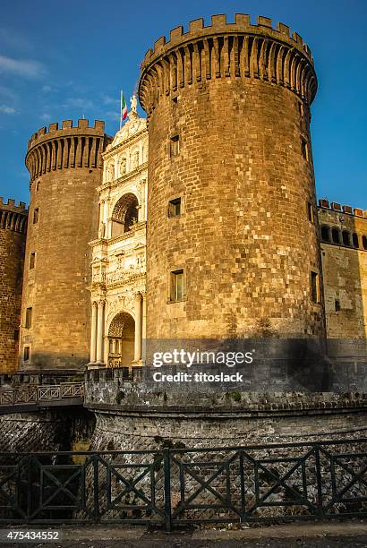 castel nuovo - naples, italy. - maschio angioino stock pictures, royalty-free photos & images