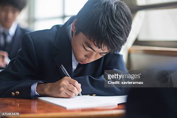日本の学生の学校の少年 - academics ストックフォトと画像