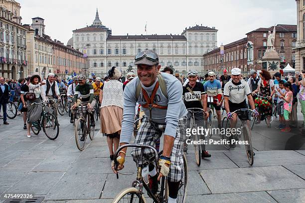 Second edition for the "Harridge Run" the Italian version of Londoner "Tweed Run". Vintage and original outfit, old british style, vintage bikes, for...