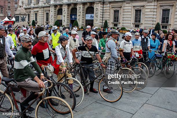 All ready for the start of the second edition of the "Harridge Run" the Italian version of Londoner "Tweed Run". Vintage and original outfit, old...