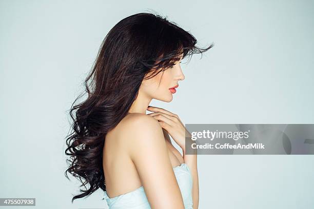 captura de foto de jovem mulher bonita - black hair imagens e fotografias de stock