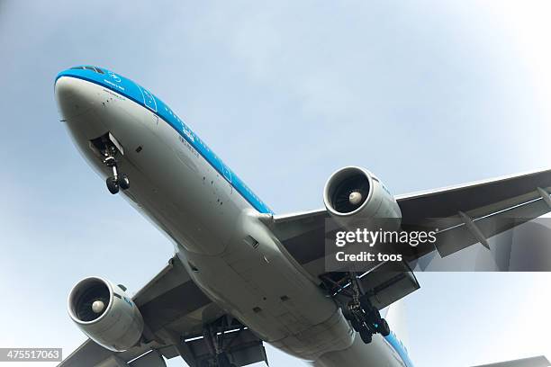 close-up - klm jumbo jet with landing gear extended - landing gear stock pictures, royalty-free photos & images