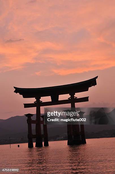 torii gate of itsukushima shrine, hiroshima - torii gate stock pictures, royalty-free photos & images