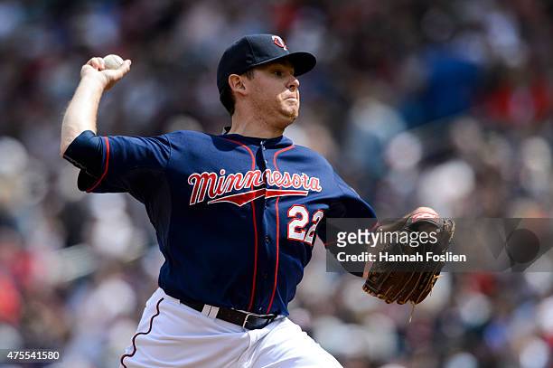 Tim Stauffer of the Minnesota Twins delivers a pitch against the Toronto Blue Jays during the game on May 31, 2015 at Target Field in Minneapolis,...