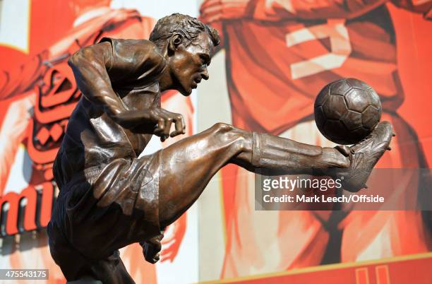 The new statue of former Arsenal player Dennis Bergkamp seen prior to the Barclays Premier League match between Arsenal and Sunderland at the...