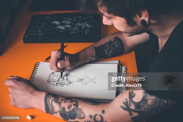 tattoo artist drawing - artist drawing stock-fotos und bilder