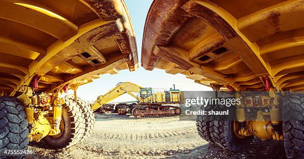 baustelle panoramablick - baumaschine stock-fotos und bilder