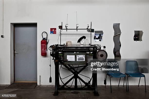 16 Flat Knitting Machines Stock Photos, High-Res Pictures, and Images ...
