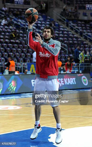 Georgios Printezis, #15 of Olympiacos Piraeus warming up during the 2013-2014 Turkish Airlines Euroleague Top 16 Date 8 game between Fenerbahce Ulker...