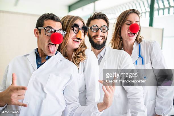 lustiger ärzte im krankenhaus - funny face mask stock-fotos und bilder