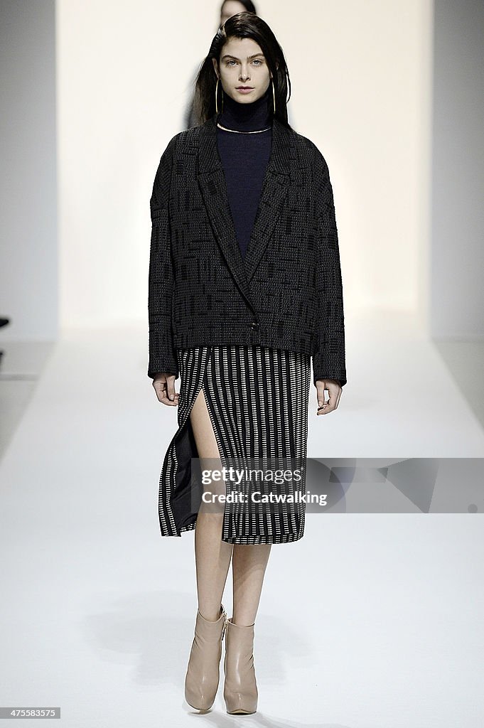 Chalayan - Runway RTW - Fall 2014 - Paris Fashion Week