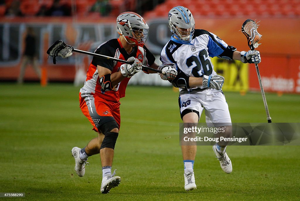 Ohio Machine Tom Schreiber of the Ohio Machine controls the ball against Michael ...