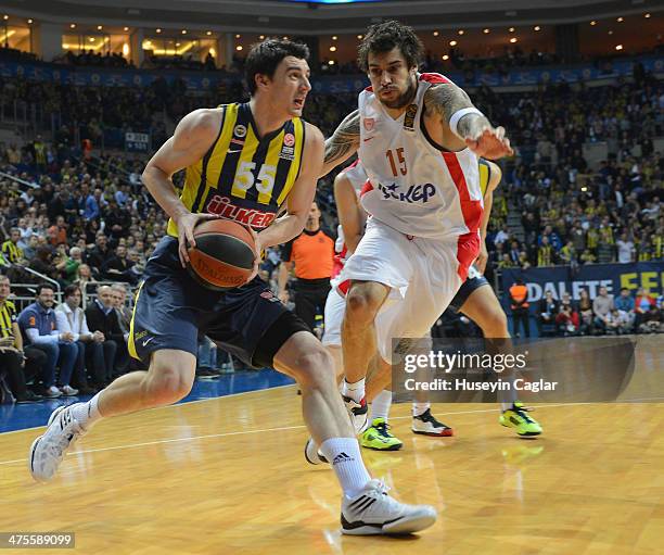 Emir Preldzic, #55 of Fenerbahce Ulker Istanbul competes with Georgios Printezis, #15 of Olympiacos Piraeus in action during the 2013-2014 Turkish...