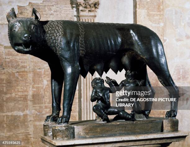 Capitoline Wolf, bronze sculpture from Veii , according to recent studies it would be a work from the Middle Ages. The figures of the twins, Romulus...