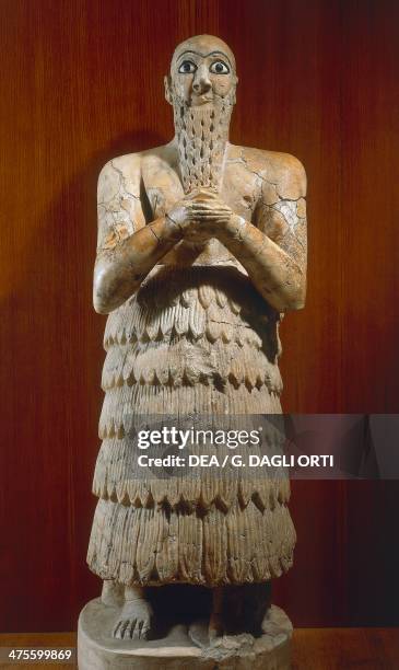 King Itur Shamagan in prayer dress and kaunakes, fleece cloak made from goat hair or wool, alabaster statue, from Mari, Tell Hariri, Syria. Sumerian...