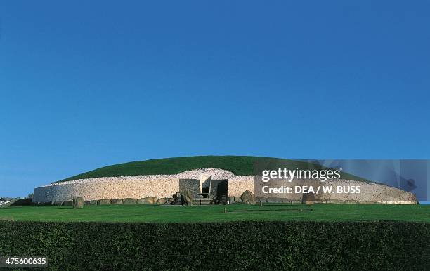 Newgrange Stone Age Passage Tomb , County Meath, Ireland. Ca 3200 BC.