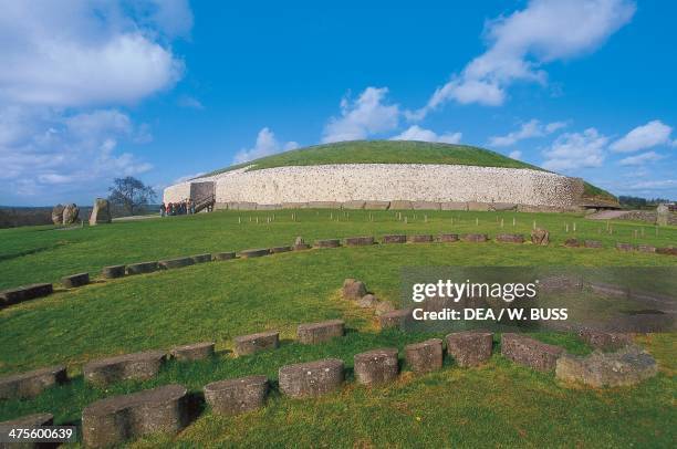 Newgrange Stone Age Passage Tomb , County Meath, Ireland. Ca 3200 BC.