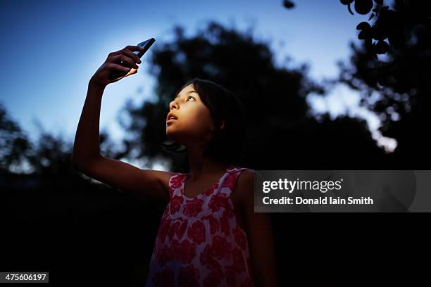 smart phone night light - kid looking up to the sky stock pictures, royalty-free photos & images