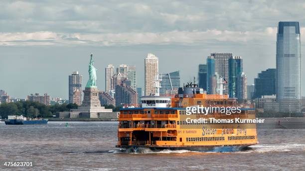 commuting to manhattan - staten island ferry stock pictures, royalty-free photos & images