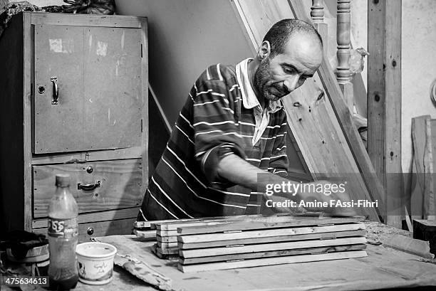 Morocco - maroc - people - artisanat - artisan - menuisier - carpenter - black and white - worker - people - street - moroccan - marocain - aminefassi