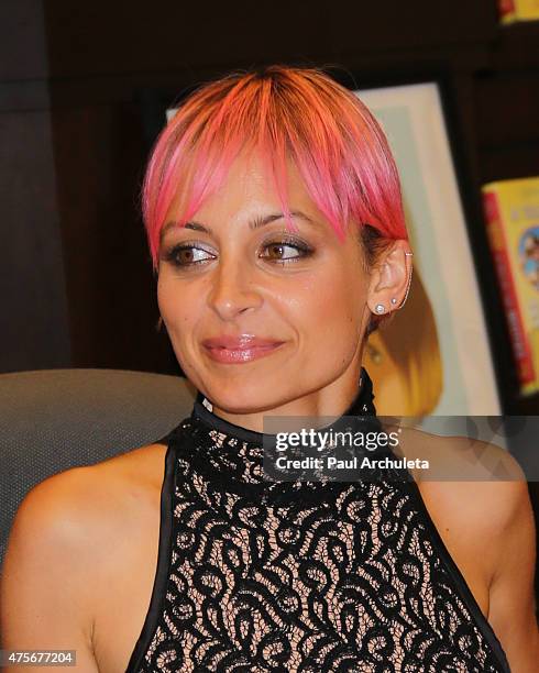 Sophia Rix Sophia Rivka Rossi In Conversation With Nicole Richie Photos and ...