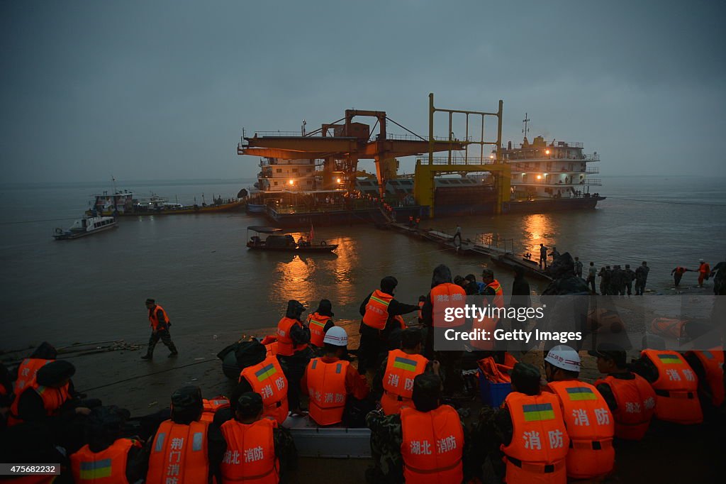 Ship Carrying 458 People Sinks In Yangtze River In Jingzhou