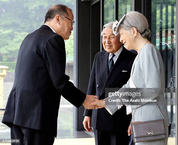 Philippine President Benigno Aquino shakes hands with Empress Michiko watched by Emperor Akihito prior to the wecoome ceremony at the Imperial Palace...