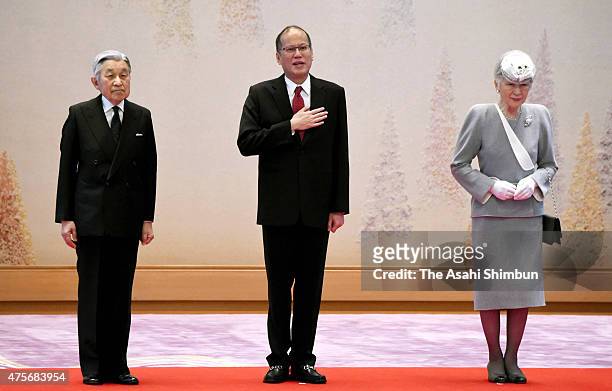 Philippine President Benigno Aquino , Emperor Akihito and Empress Michiko attend the welcome ceremony at the Imperial Palace on June 3, 2015 in...