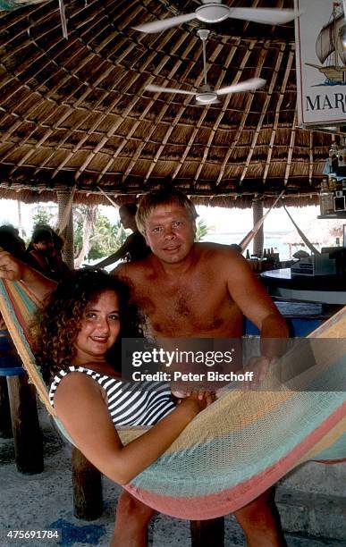 "Volker Lechtenbrink, Ehefrau Anja Topf, Flitterwochen am , Besuch der Maya-Ausgrabungsstätte in Tulum, Mexico. "