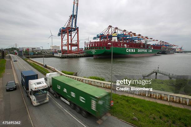 Container Vessel Traffic 229 China Shipping Container Lines Co Stock Photos, High-Res Pictures ...