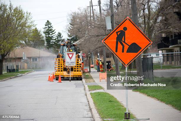 131 Orange Construction Sign Stock Photos, High-Res Pictures, and ...